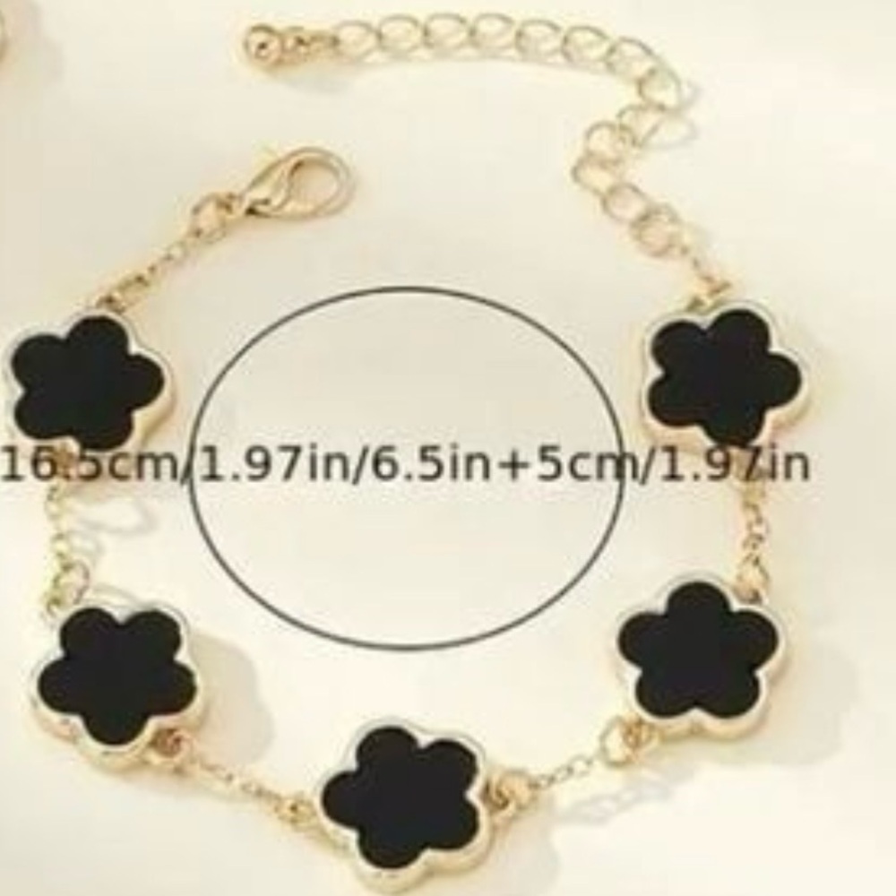 Five Leaf Clover
Design Motif
Bracelet Elegant Goldtone and Black Flower NWT - Picture 1 of 4